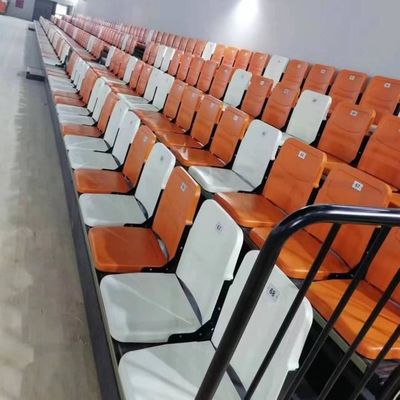 Cadeira de braço montada no chão de cor branca sistema de assentos de bancada retrátil para ginásio de estádio e auditório